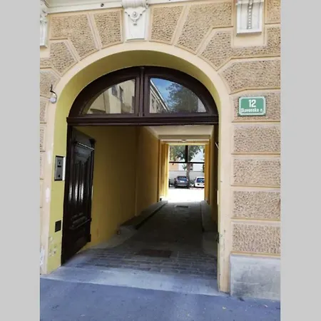 Easy Living In Center +free Parking * Ljubljana